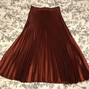 Pleated skirt